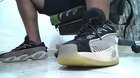 Snapshot of srfindomfeet_ chatting on April 21, 3:13 am sr master cum its my old account online show from April 21, 3:13 am