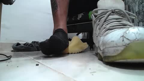 Snapshot of srfindomfeet_ chatting on April 25, 5:43 pm sr master cum its my old account online show from April 25, 5:43 pm