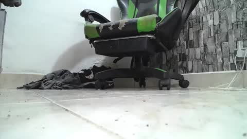 Snapshot of srfindomfeet_ chatting on April 26, 5:49 am sr master cum its my old account online show from April 26, 5:49 am