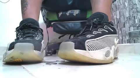 Snapshot of srfindomfeet_ chatting on April 28, 3:06 pm sr master cum its my old account online show from April 28, 3:06 pm
