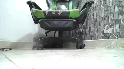 Snapshot of srfindomfeet_ chatting on April 29, 3:10 am sr master cum its my old account online show from April 29, 3:10 am