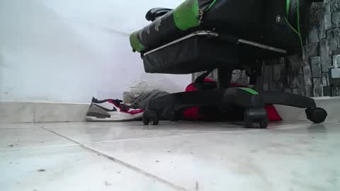 Snapshot of srfindomfeet_ chatting on April 29, 8:37 pm sr master cum its my old account online show from April 29, 8:37 pm