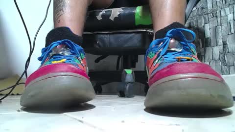 Snapshot of srfindomfeet_ chatting on May 9, 10:59 pm sr master cum its my old account online show from May 9, 10:59 pm