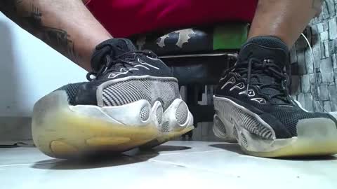 Snapshot of srfindomfeet_ chatting on May 12, 6:49 pm sr master cum its my old account online show from May 12, 6:49 pm