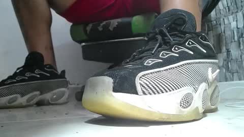 Snapshot of srfindomfeet_ chatting on May 14, 5:58 am sr master cum its my old account online show from May 14, 5:58 am