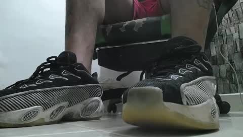 Snapshot of srfindomfeet_ chatting on May 25, 4:18 am sr master cum its my old account online show from May 25, 4:18 am