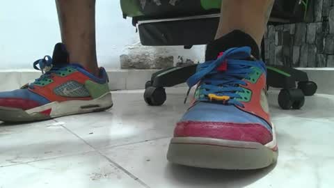 Snapshot of srfindomfeet_ chatting on June 26, 12:15 am sr master cum its my old account online show from June 26, 12:15 am