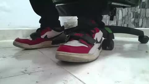 Snapshot of srfindomfeet_ chatting on June 28, 8:48 pm sr master cum its my old account online show from June 28, 8:48 pm