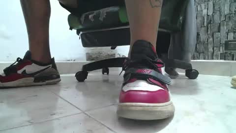 Snapshot of srfindomfeet_ chatting on July 1, 7:46 pm sr master cum its my old account online show from July 1, 7:46 pm