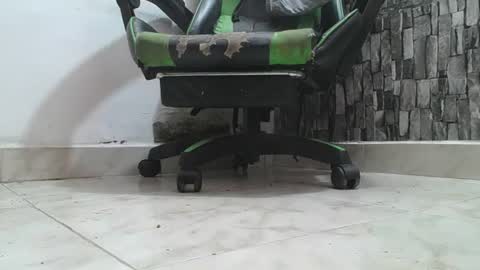 Snapshot of srfindomfeet_ chatting on July 12, 8:22 pm sr master cum its my old account online show from July 12, 8:22 pm