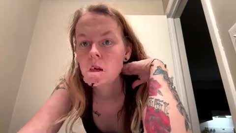 Snapshot of sriley386444137 chatting on December 23, 3:40 am sriley386444137 online show from December 23, 3:40 am