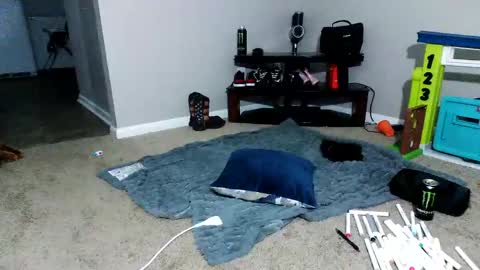 Snapshot of sriley386444137 chatting on February 5, 8:32 am sriley386444137 online show from February 5, 8:32 am