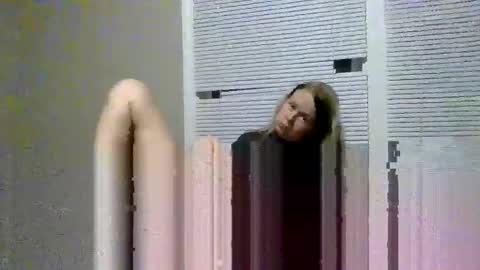 Snapshot of sriley386444137 chatting on October 10, 3:05 am sriley386444137 online show from October 10, 3:05 am