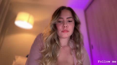 Snapshot of srta__sophie chatting on June 12, 12:42 am Sophie 3 online show from June 12, 12:42 am