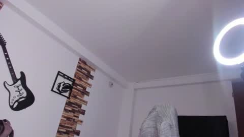 Snapshot of srta_fox chatting on February 5, 1:44 pm Srta. Fox online show from February 5, 1:44 pm