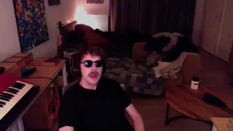 Roger online show from December 8, 2:18 am