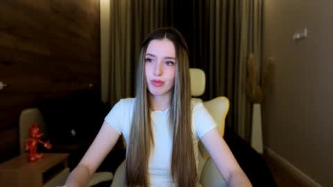 Chloe online show from July 12, 7:05 pm