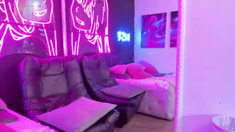 staarlightt online show from June 27, 12:37 am