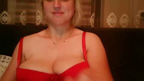 Snapshot of stacey_amelly chatting on October 10, 11:04 pm Amelly online show from October 10, 11:04 pm