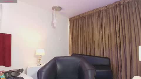 Snapshot of staceygraves_ chatting on November 9, 12:58 pm online show from November 9, 12:58 pm