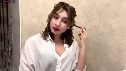 Snapshot of stacicurren chatting on February 24, 9:13 pm Elli online show from February 24, 9:13 pm