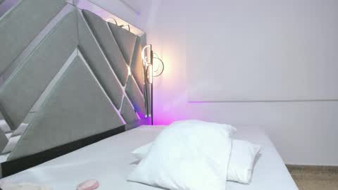 Stacy online show from February 4, 7:09 pm