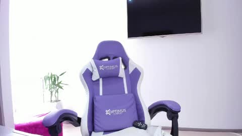 TWstacymalibu110 online show from April 16, 3:46 pm