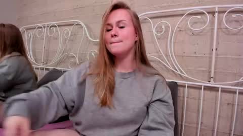 Snapshot of stacy_moorexx chatting on April 28, 8:58 pm STACY online show from April 28, 8:58 pm