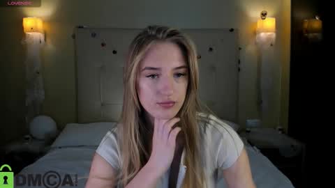 Snapshot of stacy_riiver chatting on November 6, 9:21 am Stacy Mon Tue Wed Thu Fri Sun GMT GMT 3 1000am - 0400pm online show from November 6, 9:21 am