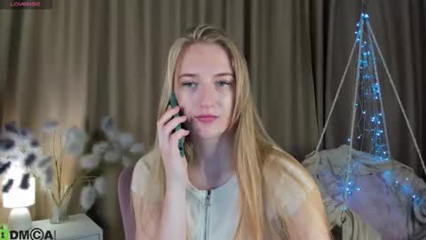 Snapshot of stacy_riiver chatting on November 9, 9:18 am Stacy Mon Tue Wed Thu Fri Sun GMT GMT 3 1000am - 0400pm online show from November 9, 9:18 am