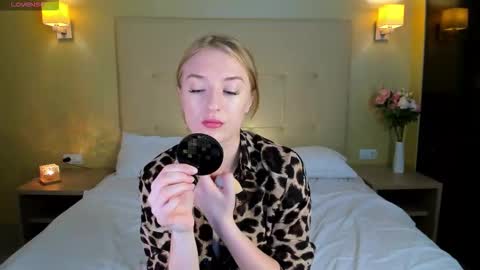 Snapshot of stacy_riiver chatting on November 14, 9:30 am Stacy Mon Tue Wed Thu Fri Sun GMT GMT 3 1000am - 0400pm online show from November 14, 9:30 am