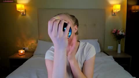 Snapshot of stacy_riiver chatting on November 16, 9:04 am Stacy Mon Tue Wed Thu Fri Sun GMT GMT 3 1000am - 0400pm online show from November 16, 9:04 am