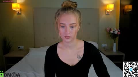 Snapshot of stacy_riiver chatting on November 23, 9:31 am Stacy Mon Tue Wed Thu Fri Sun GMT GMT 3 1000am - 0400pm online show from November 23, 9:31 am