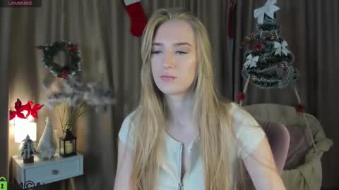 Snapshot of stacy_riiver chatting on November 30, 9:24 am Stacy Mon Tue Wed Thu Fri Sun GMT GMT 3 1000am - 0400pm online show from November 30, 9:24 am