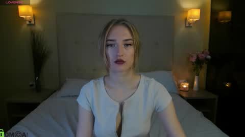 Snapshot of stacy_riiver chatting on December 17, 9:59 am Stacy Mon Tue Wed Thu Fri Sun GMT GMT 3 1000am - 0400pm online show from December 17, 9:59 am