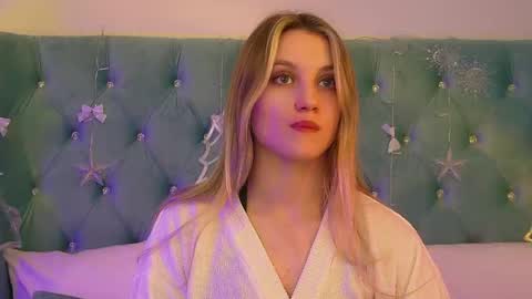 StacyEvances online show from December 18, 6:14 pm