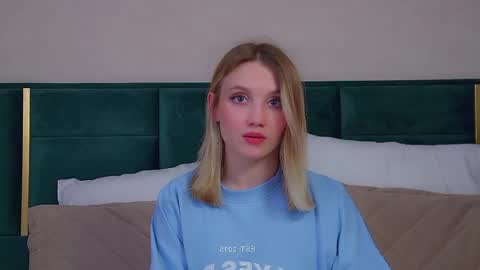 Snapshot of stacyevancesss chatting on May 1, 8:41 am StacyEvances online show from May 1, 8:41 am