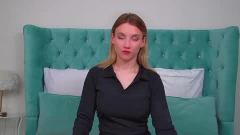 Snapshot of stacyevancesss chatting on June 1, 4:20 pm StacyEvances online show from June 1, 4:20 pm