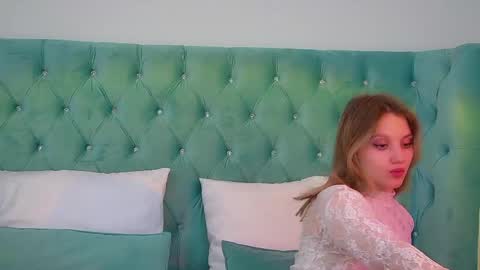 Snapshot of stacyevancesss chatting on June 8, 6:08 pm StacyEvances online show from June 8, 6:08 pm