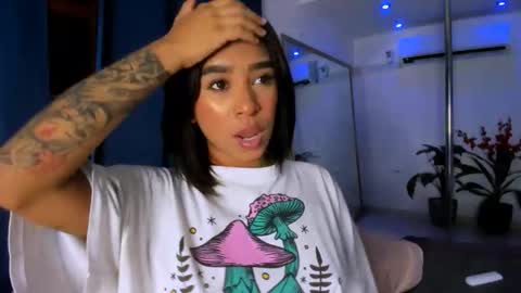 Snapshot of stan_blu chatting on December 19, 5:53 pm stan_blu online show from December 19, 5:53 pm