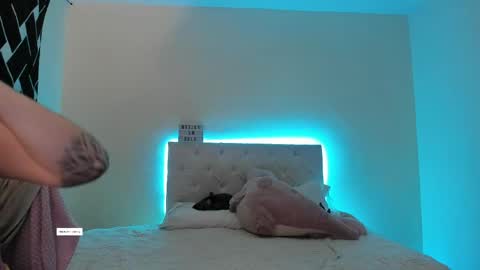 Stand and Rose online show from April 15, 3:46 am