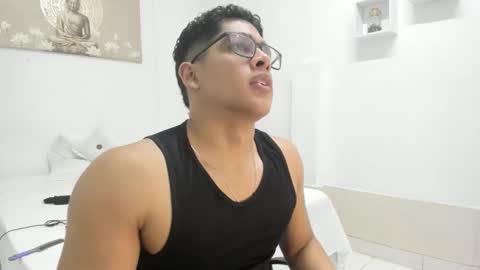 Snapshot of stand_boy01 chatting on November 26, 2:56 am stand_boy01 online show from November 26, 2:56 am