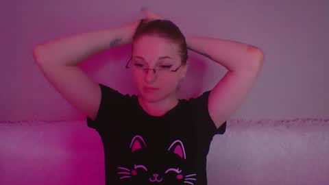 Snapshot of star_girlish chatting on October 24, 5:42 pm star_girlish online show from October 24, 5:42 pm