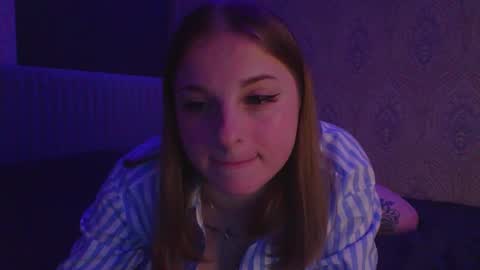 Snapshot of star_girlish chatting on December 21, 8:38 pm star_girlish online show from December 21, 8:38 pm