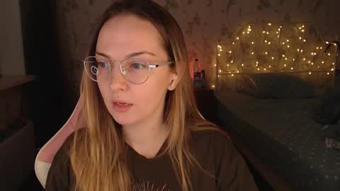 Snapshot of star_shopping chatting on December 29, 1:49 pm Alice online show from December 29, 1:49 pm