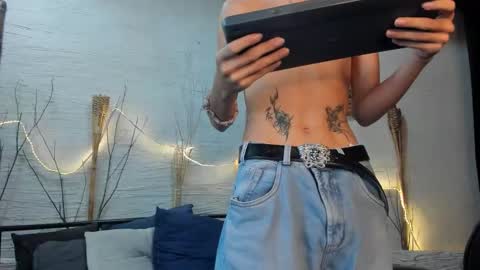 Snapshot of starcrow19 chatting on December 3, 10:19 pm starcrow19 online show from December 3, 10:19 pm