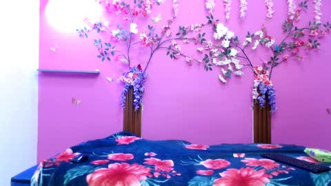 alejandra online show from April 6, 7:15 pm