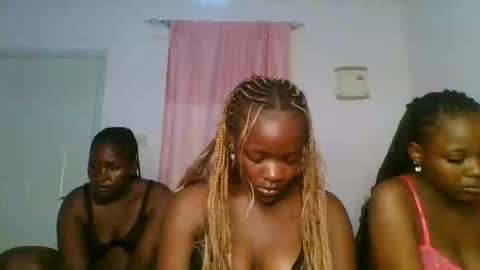 lia online show from May 5, 4:31 am