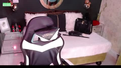 Snapshot of starhappy chatting on August 1, 2:22 am Welcome Im VICTORIA Your love is my passion activate my love and moaning with your tips and enjoy with me online show from August 1, 2:22 am