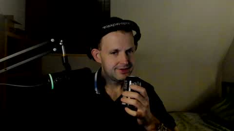 Snapshot of starlight1987 chatting on December 16, 5:59 am Adam online show from December 16, 5:59 am